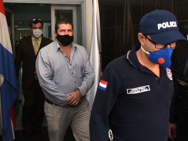 Martí se entrega y niega hackeo de celulares de periodistas y diputado