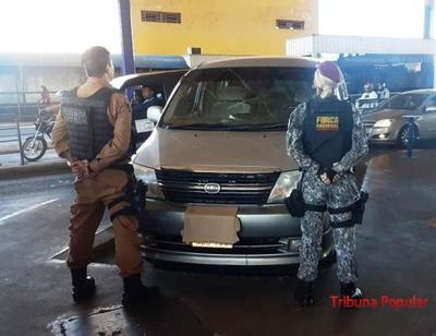 Detienen a PARAGUAYO con productos PIRATAS en el PUENTE
