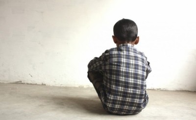 Detienen a un hombre por presuntamente abusar sexualmente de su hijo