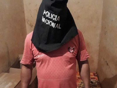 Detienen a hombre que salió en video besando en la boca a su hijo