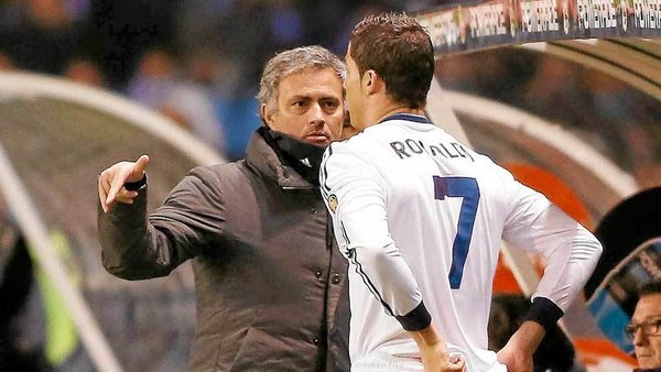 Lucas Barrios responde sobre el sondeo del Real Madrid de 'Mou'