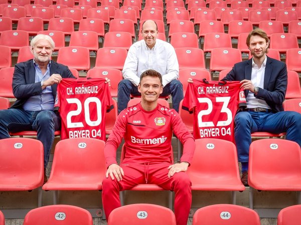 El chileno Aránguiz renueva con el Leverkusen hasta 2023