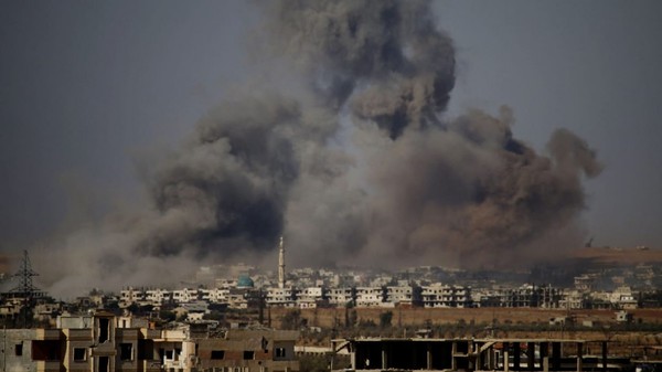 Explosiones sacuden almacén de armas en base en Siria