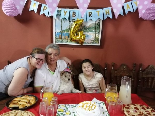 Perrita cumpleañera festejó respetando la cuarentena