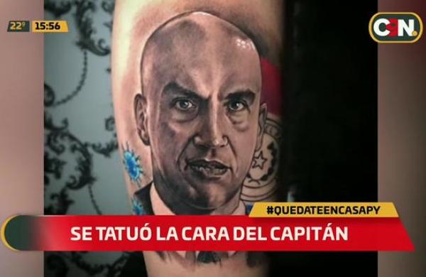 Hombre se tatúa el rostro del ministro Mazzoleni - C9N