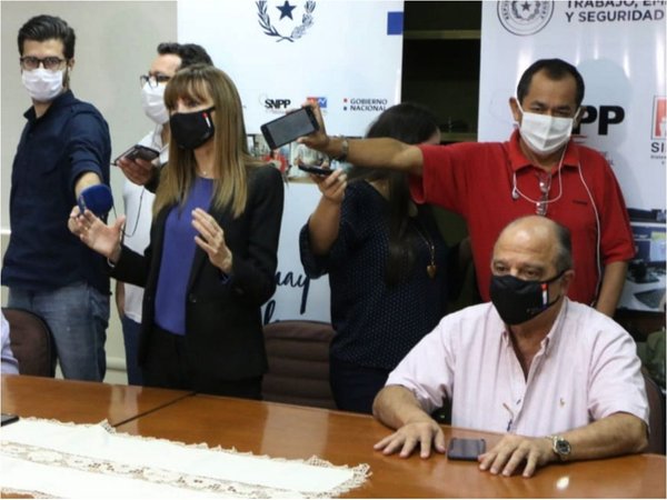 Críticas al IPS por haber pagado el subsidio solo a 13.000 obreros