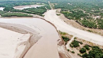 Equipo técnico hace mediciones previas a obras en   zona de Pilcomayo  - Interior - ABC Color