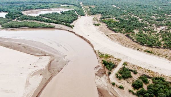 Equipo técnico hace mediciones previas a obras en zona de Pilcomayo - Interior - ABC Color