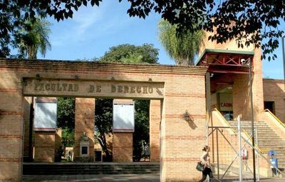 Derecho UNA continúa con las clases en forma virtual
