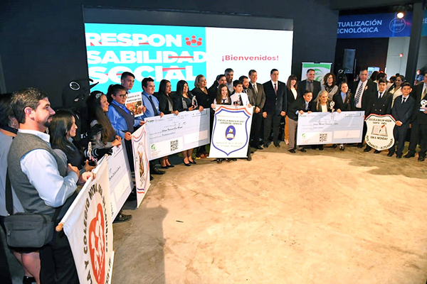 Premian a cinco colegios de Alto Paraná por su contribución en la lucha contra el dengue