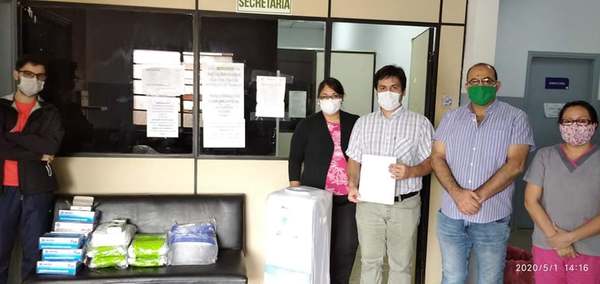 COMERCIANTES DONAN INSUMOS MÉDICOS AL HOSPITAL DE IPS DE ENCARNACIÓN