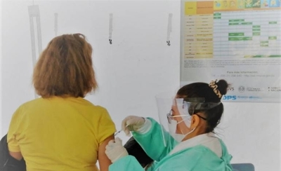 HOY / Continúa vacunación contra influenza: Cobertura llegó al 66% de las dosis