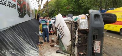 Choque frontal involucra a una ambulancia y deja siete heridos en Asunción - Nacionales - ABC Color