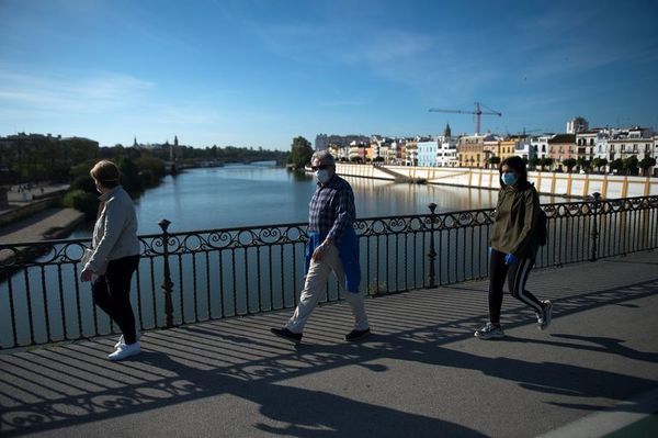 Los españoles salen a pasear y una parte del mundo inicia poco a poco su desconfinamiento - Mundo - ABC Color