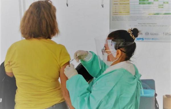 Vacunación contra influenza ya llegó al 66% de cobertura