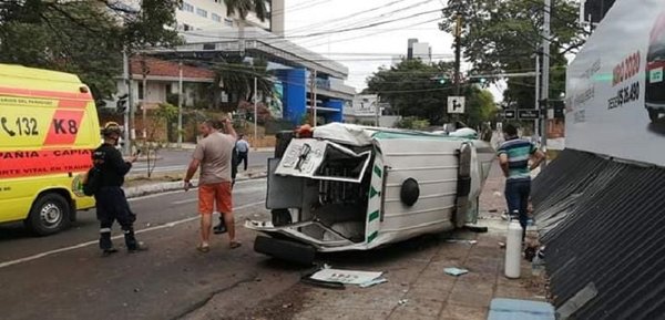 Seis personas heridas en triple choque sobre Mariscal López | Noticias Paraguay