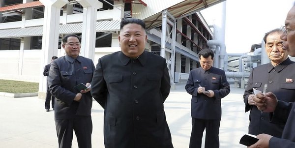 Kim Jong-un reaparece en público luego de 20 días | Noticias Paraguay