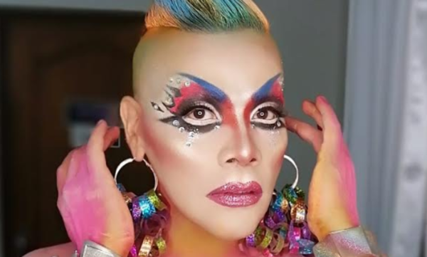 HOY / "La madre de las drags" en Paraguay pone color y diversión los sábados a la medianoche en Instagram