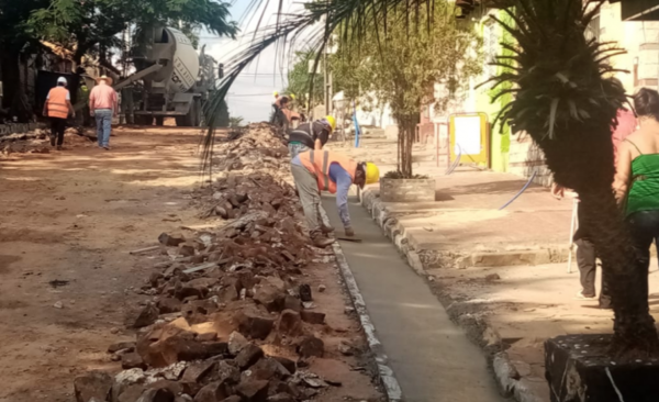 HOY / Municipalidad repara arteria que bordea el viejo Hospital de Clínicas