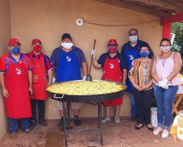 Cerro entrega víveres