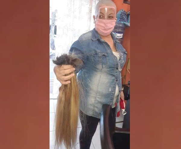 Se rapó la cabeza para parecerse al “capitán” | Crónica