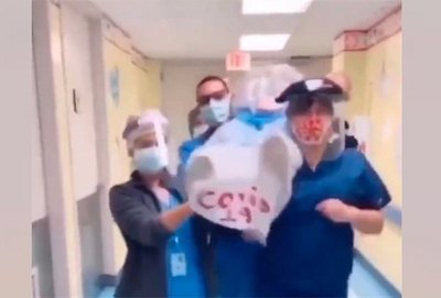 Enfermeros bailan con muerto por coronavirus | Crónica