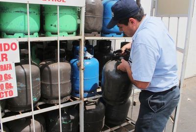 La importación del gas licuado cae en un 2% en el primer trimestre