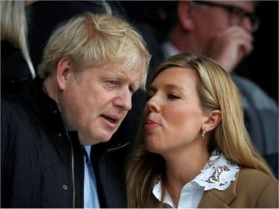 Boris Johnson llama a su hijo con el nombre de los doctores que le salvaron la vida