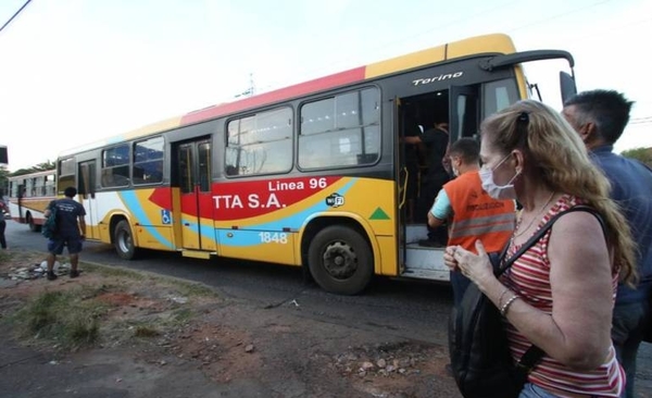 HOY / Transportistas plantean que el Gobierno se haga cargo del servicio