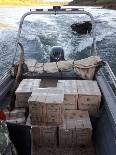Incautan cajas de vino de contrabando en el río Paraná - ABC en el Este - ABC Color