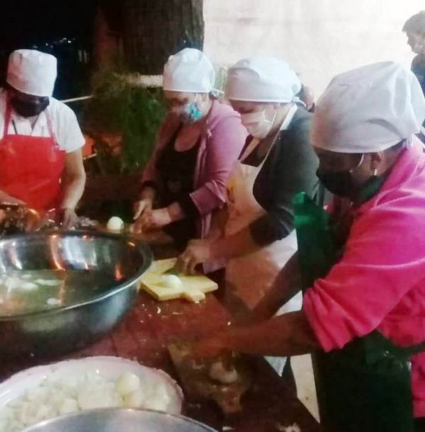 Comisión realiza olla popular en una plaza de Maka’í • Luque Noticias