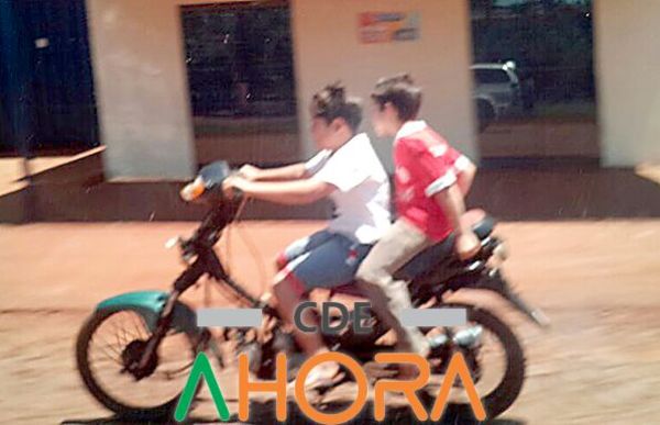 IRRESPONSABILIDAD criminal: Menores de 10 años VOLANDO en moto