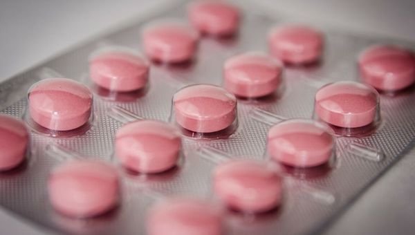 Industria farmacéutica experimenta una caída del 40% en sus ventas en farmacias (piden apostar por productos nacionales)