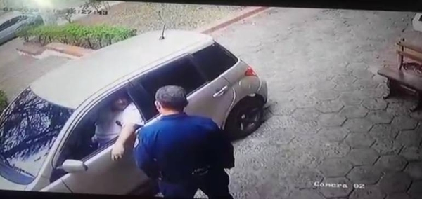 HOY / Hombre intentó sobornar a la Policía para que arresten a su esposa