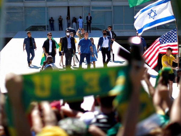 Bolsonaro protesta, mientras Brasil ya es el 7º país con más muertos