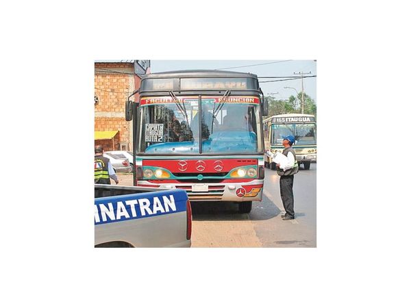 Tapabocas obligatorio y solo pasajeros sentados