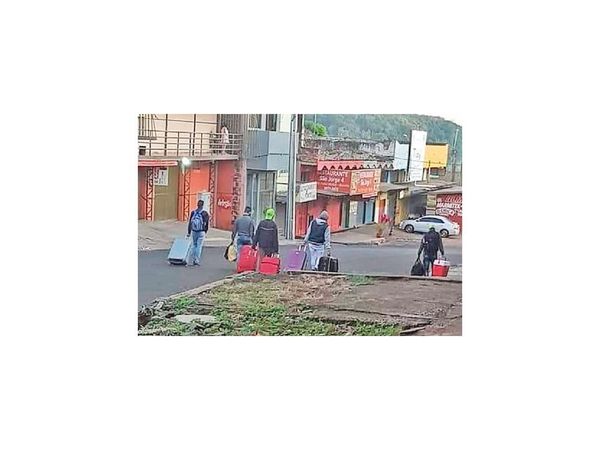 Connacionales reclaman más asistencia