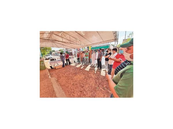 Funcionarios y docentes donan equipos a hospital de Misiones