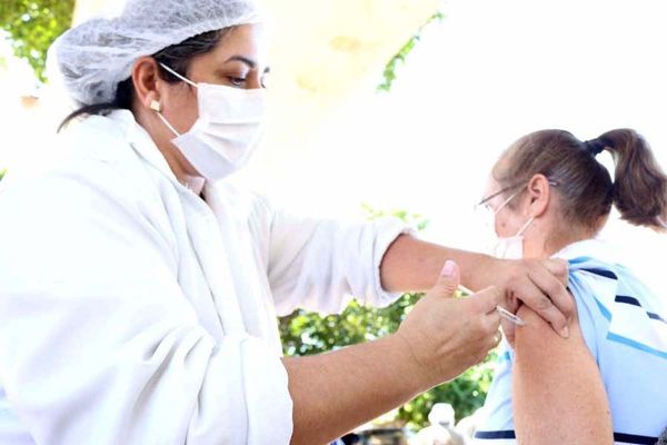 Salud aplicó casi 800 mil vacunas contra influenza