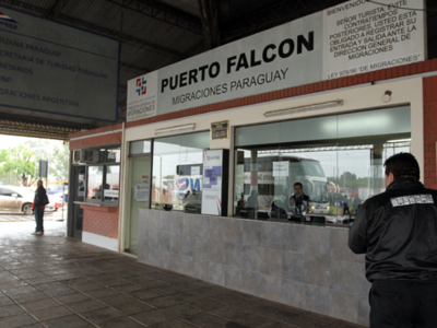 Si Paraguay no autoriza el ingreso, Argentina no deja salir a compatriotas