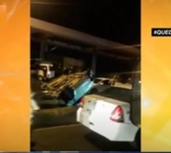 Fatal accidente: Vehículo tumba al descender del viaducto Semidei - Paraguay.com