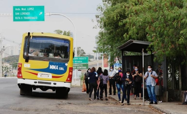 HOY / Cuarentena inteligente inicia con falta de buses y tráfico muy pesado