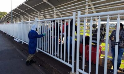 Nuevo grupo de connacionales en el Puente de la Amistad