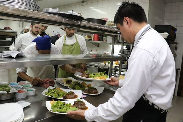 Gastronómicos claman reapertura en fase dos de la cuarentena inteligente