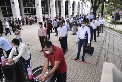 Largas filas para ingresar al Palacio de Justicia - Nacionales - ABC Color