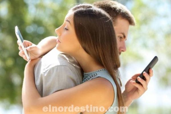 Las microinfidelidades son acciones o comportamientos en los que incurre una persona comprometida, pero de forma sutil