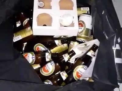 VIDEO: Pillan a médicos tomando cerveza en Hospital de Clínicas