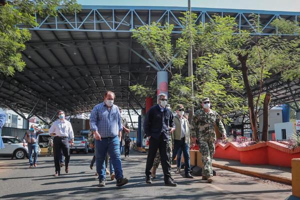 Abdo Benítez recorrió la zona del Puente de la Amistad - Noticde.com