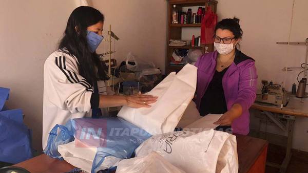 VOLUNTARIOS FABRICAN TAPABOCAS Y LOS REPARTEN EN DISTINTOS PUNTOS DEL DEPARTAMENTO