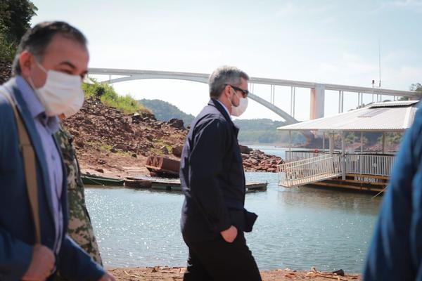 Presidente verificó refuerzo de control militar en la frontera con Brasil - El Trueno